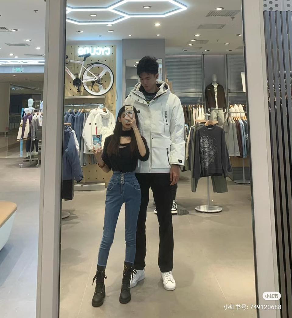 Tuy vậy, cặp đôi có gu thời trang khá ấn tượng.