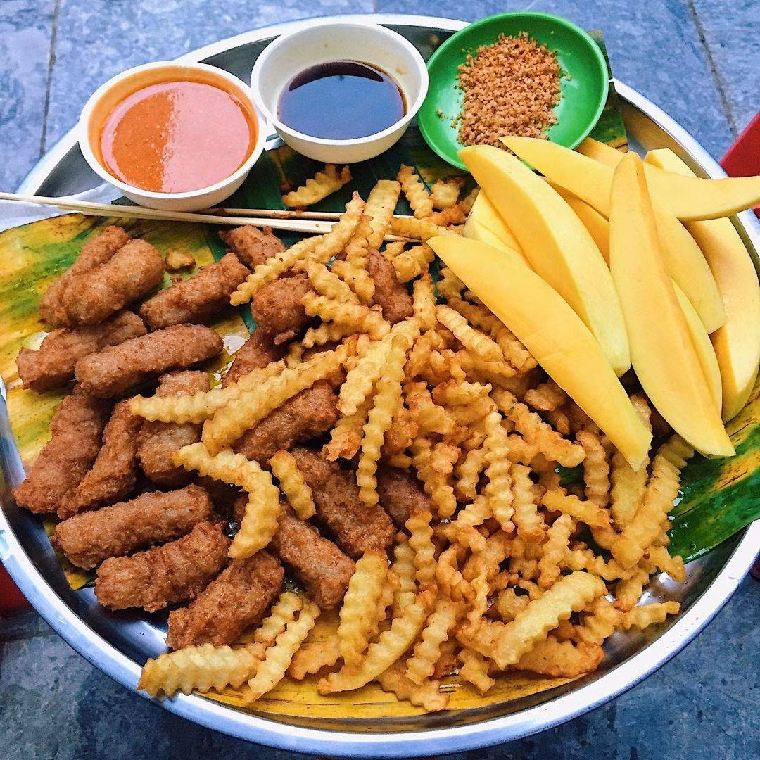 Ngoai ngo Tam Thuong, dau la quan nem chua ran “dinh cua chop“?