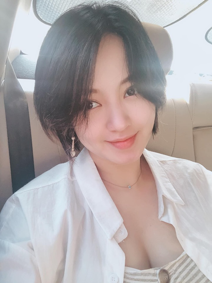 Câu chuyện được chia sẻ nhiều nhất MXH ngày qua có lẽ là việc hot girl đời đầu Mi Vân tiết lộ bản thân đã trải qua một thời gian dài bị mất thị lực. Đặc biệt sau khi sinh Bào Ngư, cô đã có lúc tưởng mình sẽ mù và 1 thân 1 mình chạy chữa ở viện.