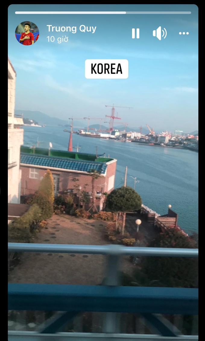 Trên trang Facebook cá nhân, Trương Văn Thái Quý cũng chụp hình phong cảnh tại Hàn Quốc để thông báo rằng toàn đội đã đến nơi. Cầu thủ người Quảng Trị hiếm khi đăng tải hình ảnh cá nhân trên mạng xã hội.