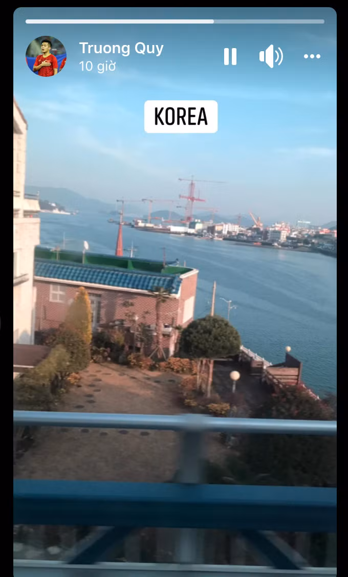Trên trang Facebook cá nhân, Trương Văn Thái Quý cũng chụp hình phong cảnh tại Hàn Quốc để thông báo rằng toàn đội đã đến nơi. Cầu thủ người Quảng Trị hiếm khi đăng tải hình ảnh cá nhân trên mạng xã hội.