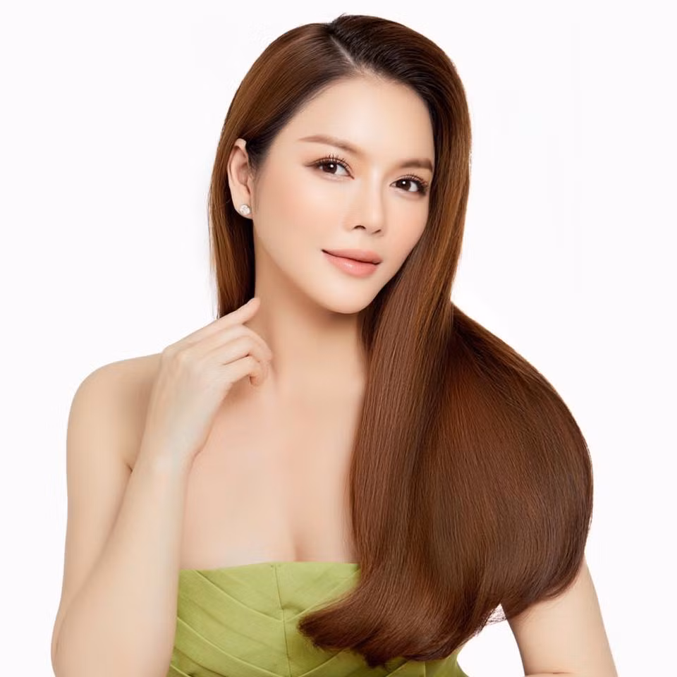 Sau nhiều năm vào showbiz, nữ diễn viên sở hữu khối tài sản kếch xù bao gồm biệt thự, xe sang, kim cương, đồ hiệu...