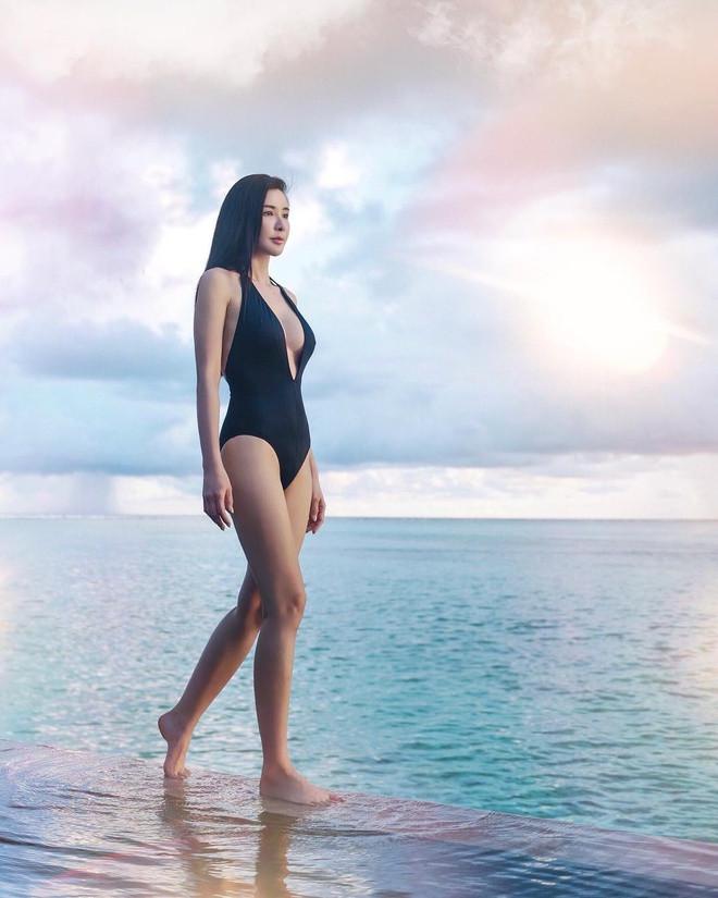 Ở tuổi 44, Jamie Chua được ngưỡng mộ khi sở hữu nhan sắc trẻ trung, vóc dáng thon gọn, gợi cảm nhờ duy trì chế độ ăn kiêng và chăm chỉ tập yoga, thể dục. Nữ đại gia cũng được đánh giá có gu thời trang sành điệu, cá tính.