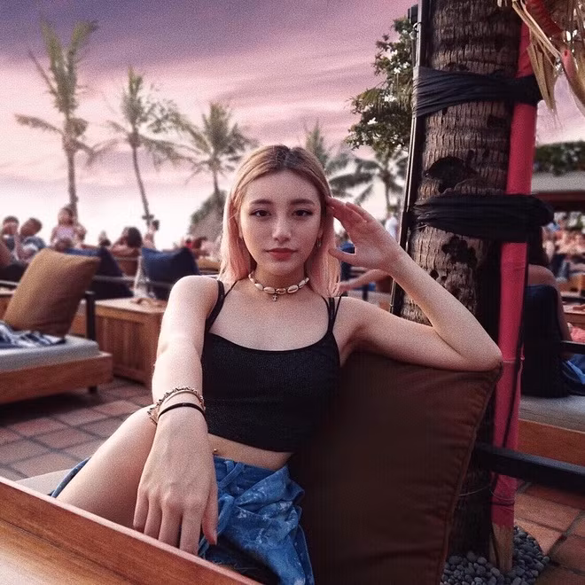 Xuất thân trong gia đình trâm anh thế phiệt, con gái Jamie Chua, Calista Cuaca (sinh năm 1998), có cuộc sống giàu có, sang chảnh ngay từ nhỏ. Dù không có nhiều túi hiệu Hermès như mẹ, Calista cũng sở hữu bộ sưu tập hàng hiệu đắt đỏ: Chanel, Gucci, Supreme, Louis Vuitton, Balenciaga, Marc Jacobs.