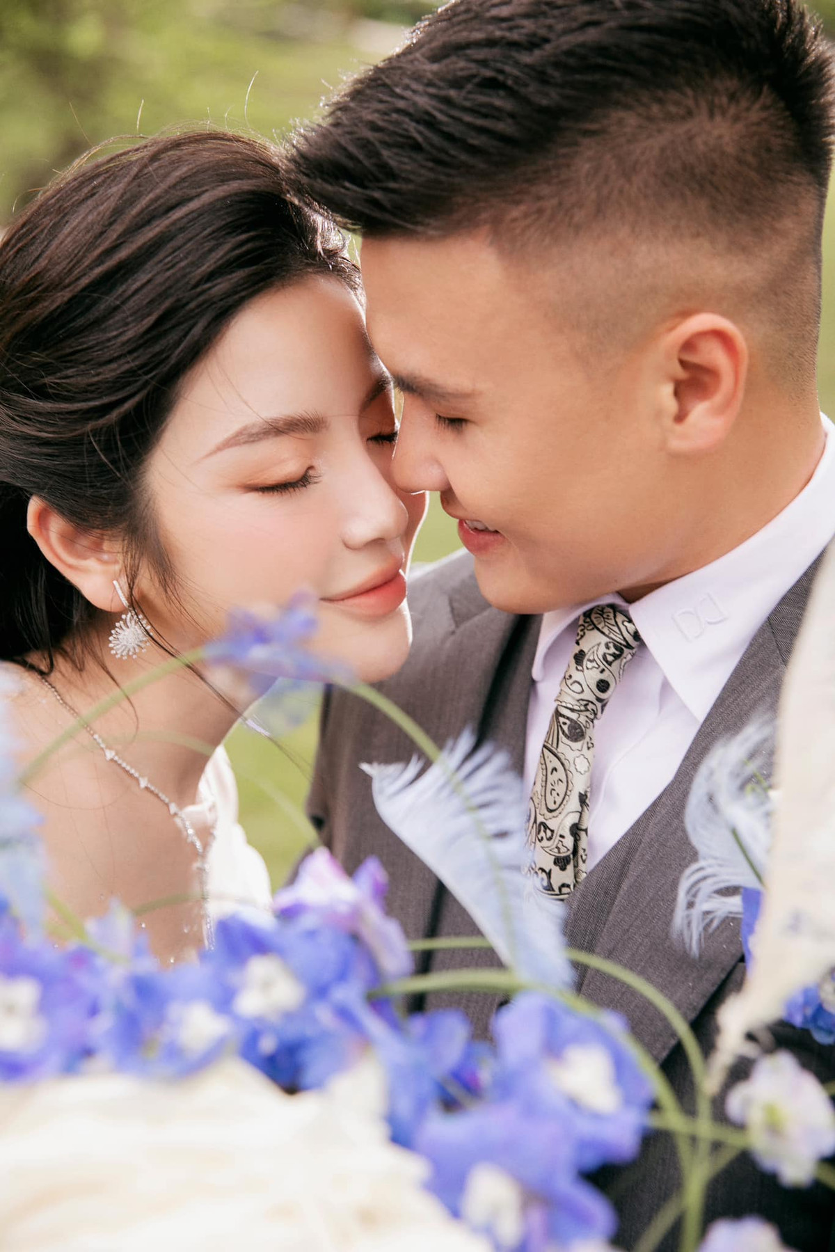 Kết thúc đám cưới, cả 2 lại tập trung vào công việc của bản thân và chuẩn bị đón bé rồng vào năm nay.