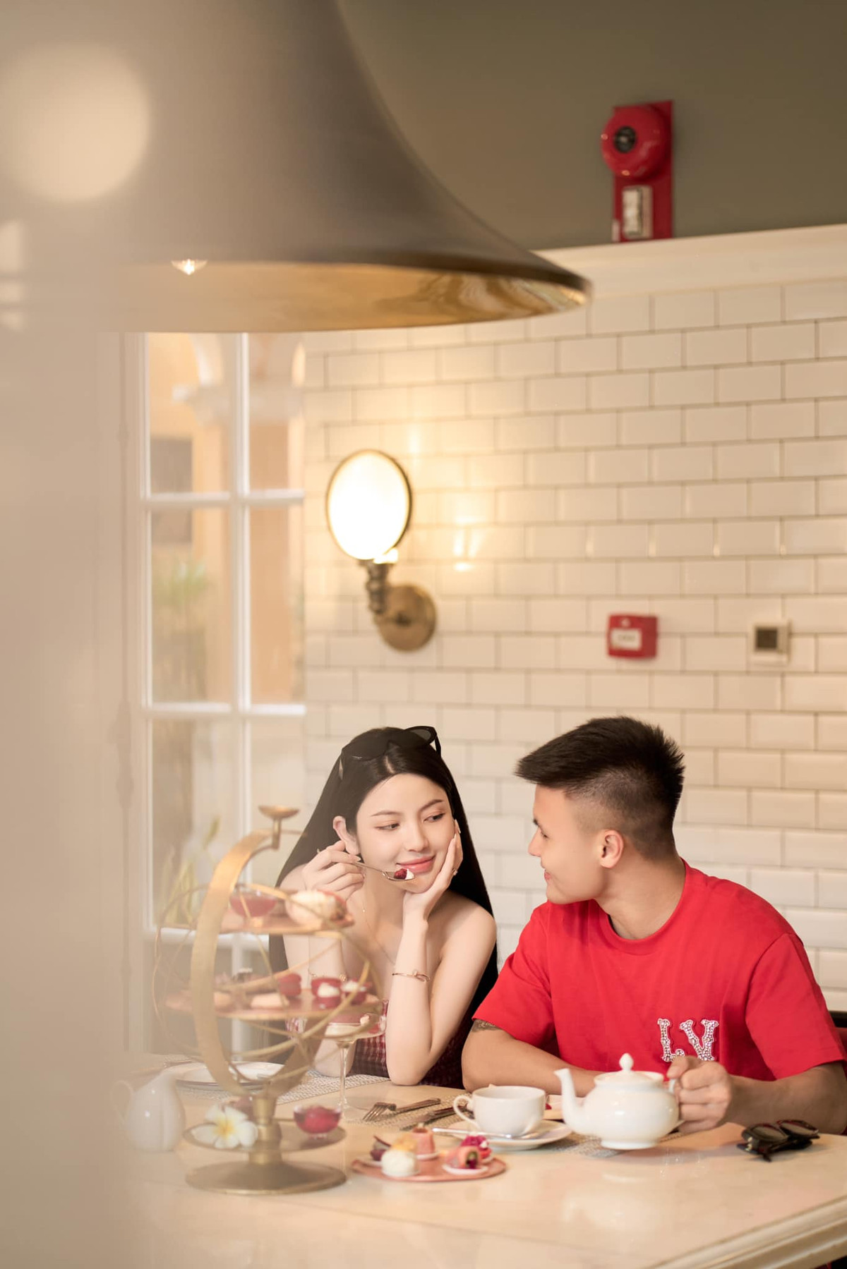 Vợ Quang Hải tự nhận bản thân là người không kín tiếng, luôn tâm sự tất tần tật mọi chuyện với ông xã.