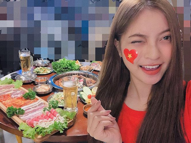 Nhật Lê (nickname Lu, sinh năm 1999) được gọi là mối tình năm 17 tuổi của chàng tiền đạo Quang Hải, từ thời anh chàng còn chưa vào đội tuyển U23.