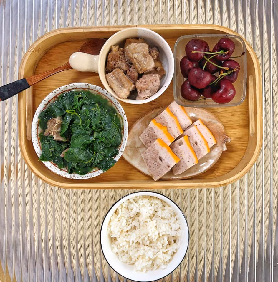 Các món ăn được thay đổi thường xuyên để mẹ cữ không bị ngấy.