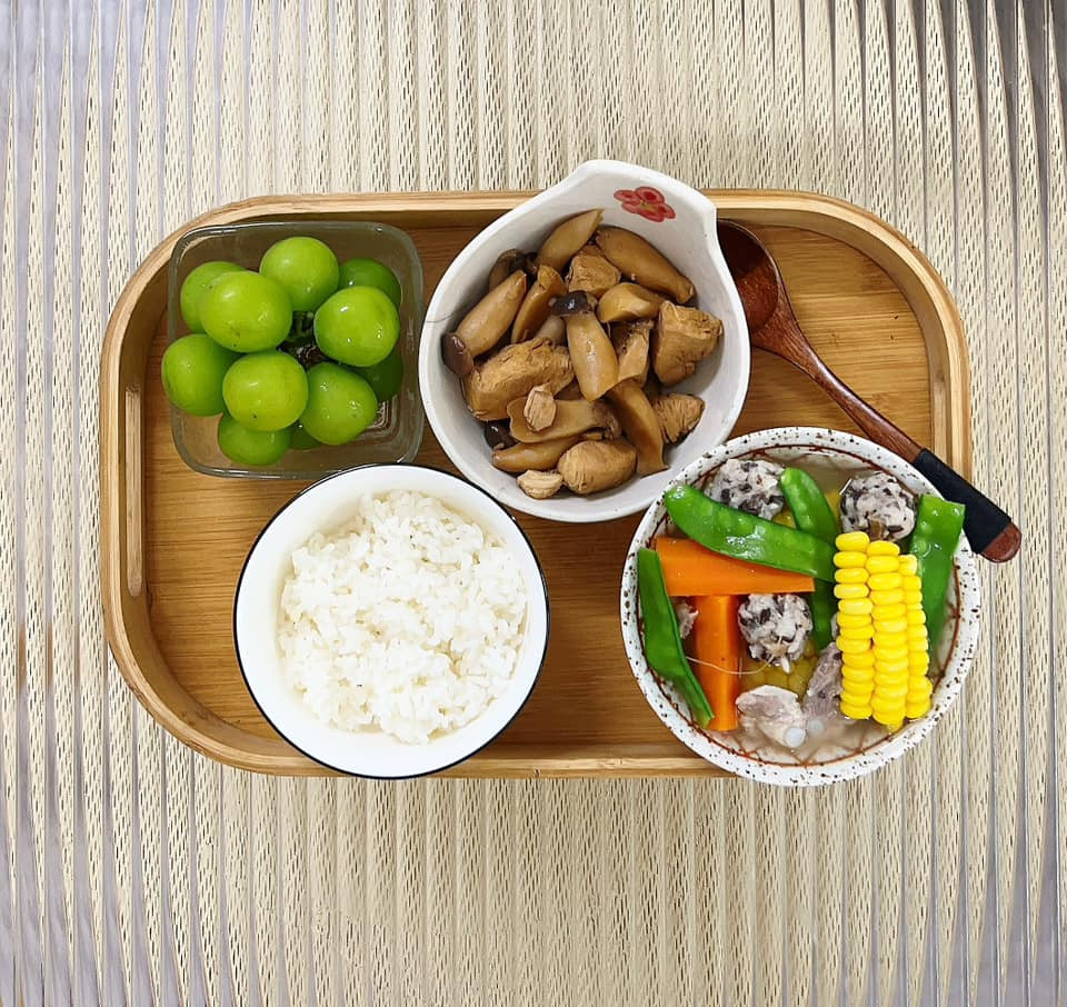 Rau củ là không thể thiếu.