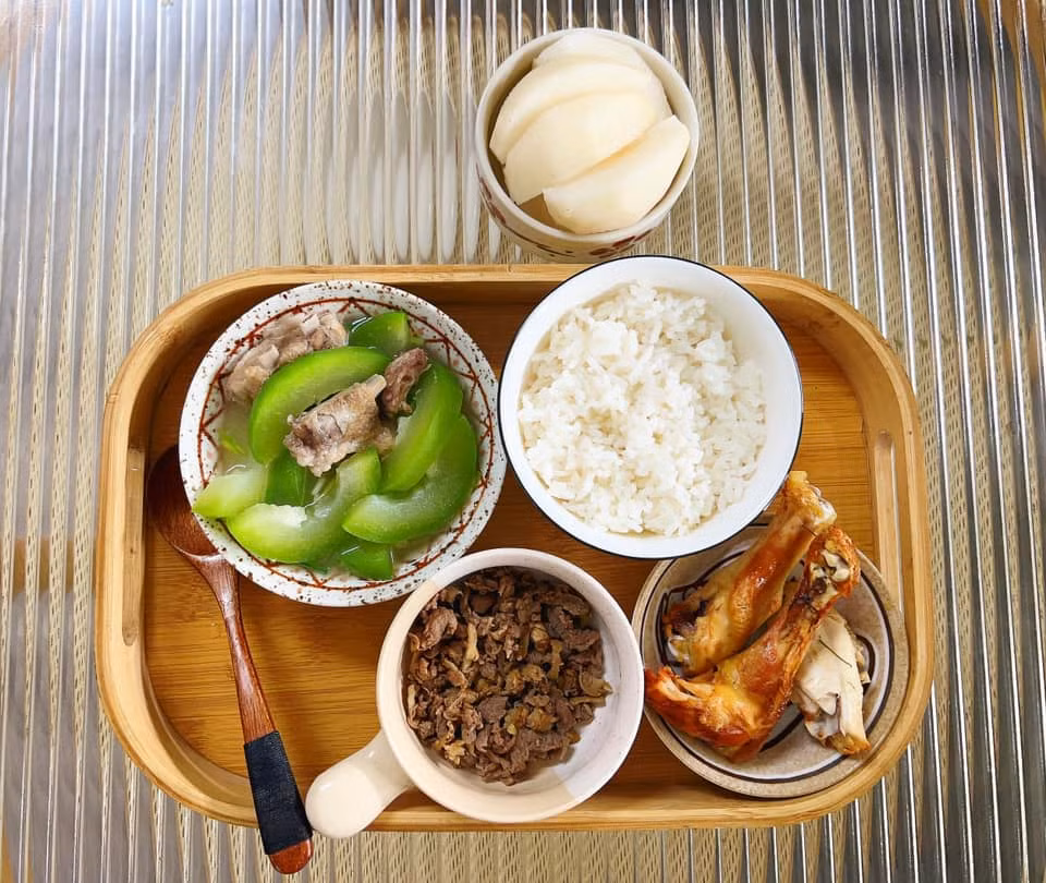 Những mâm cơm cữ không quá cầu kỳ nhưng rất chu đáo.