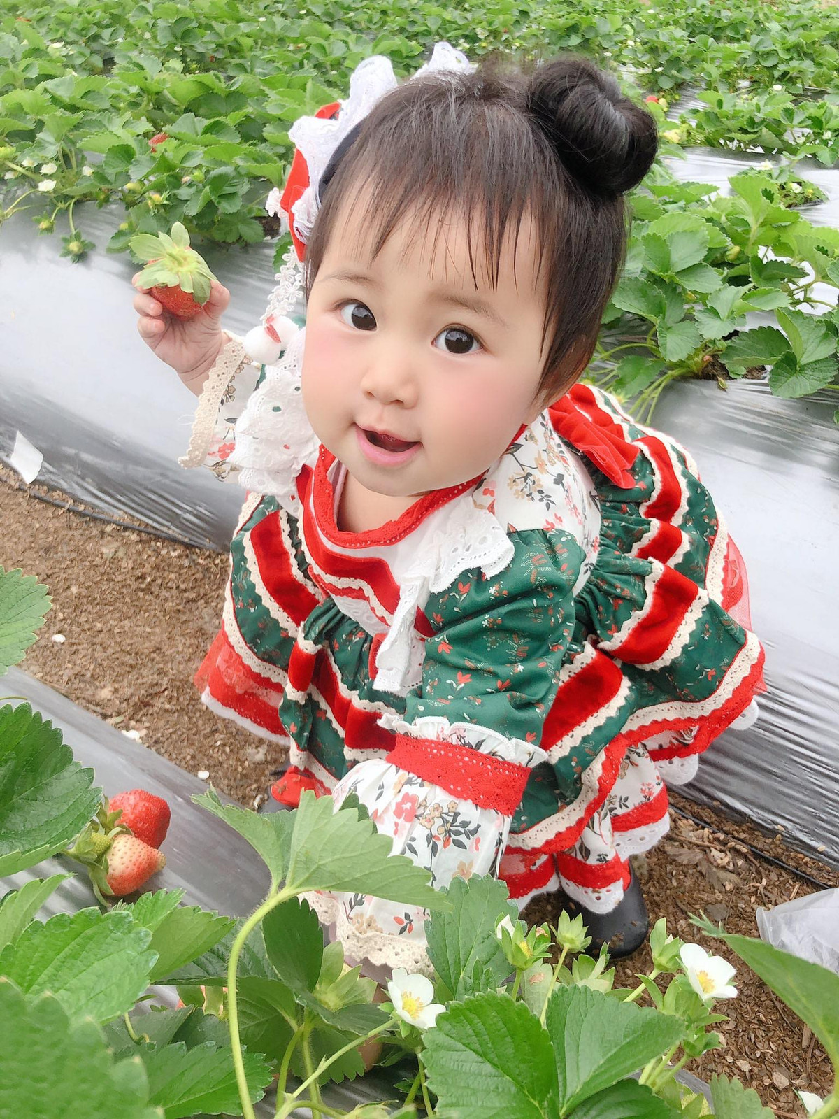 Không chỉ gây ấn tượng bởi bộ ảnh cô dâu nhí, Khâu Dĩ Ninh từng gây sốt trên mạng với nhiều bộ ảnh cosplay vô cùng đáng yêu khác.