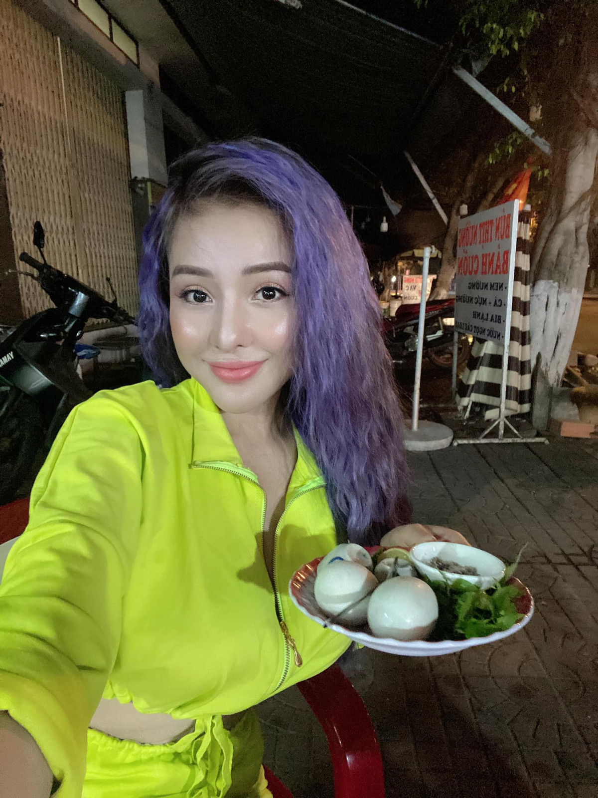 Hot girl quê Bình Định cho biết thêm Ngọc Trinh vốn là thần tượng của cô nên không hề có ý muốn xúc phạm.