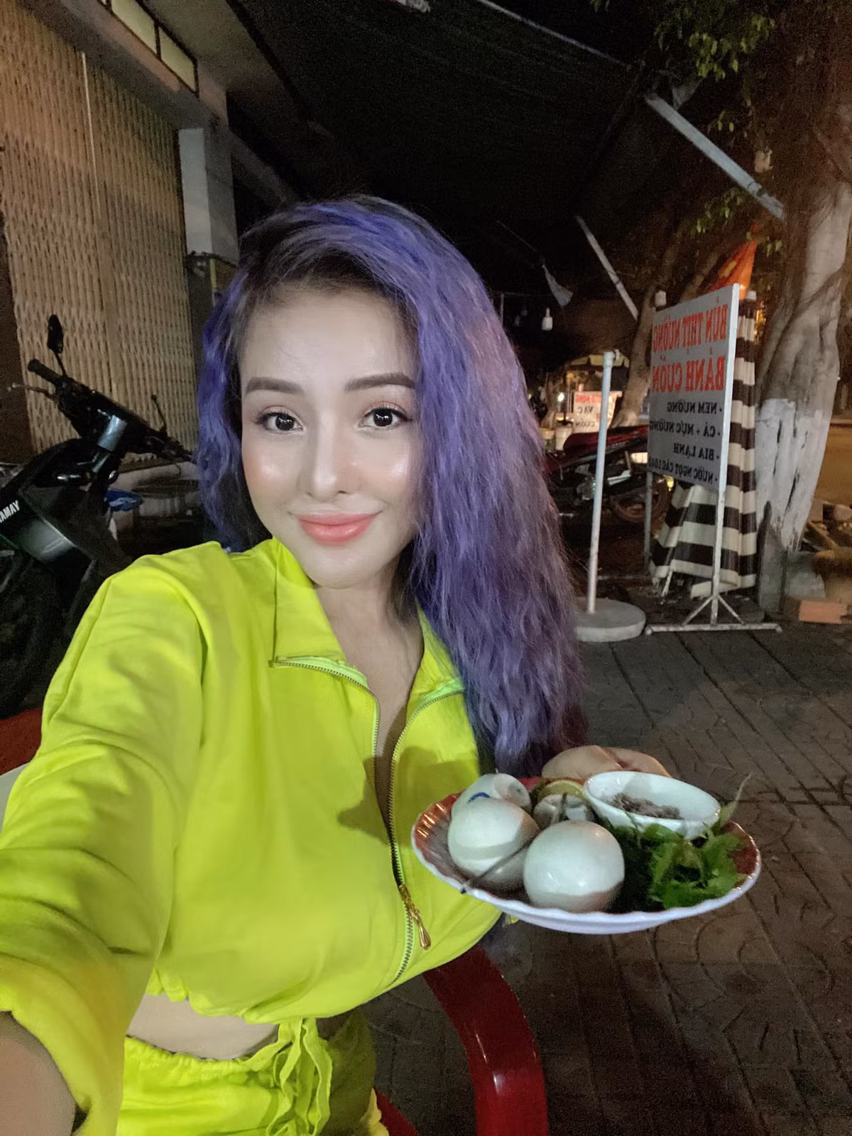 Hot girl quê Bình Định cho biết thêm Ngọc Trinh vốn là thần tượng của cô nên không hề có ý muốn xúc phạm.