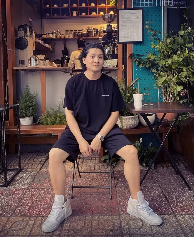 Thảo Nhi gặp Bảo Long sau 2 tháng chia tay bạn trai Việt kiều và cả hai đã hẹn hò được nửa năm. "Thời điểm sau khi chia tay, Nhi cũng có nhiều 'vệ tinh' lắm nhưng chưa sẵn sàng. Chỉ đến khi gặp anh Long lần đầu tiên, Nhi hoàn toàn bị thuyết phục bởi tính cách chững chạc nhưng đầy thú vị của anh chàng này", 9X chia sẻ.