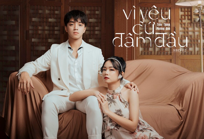 “Thông điệp trong MV Vì yêu cứ đâm đầu là lý do chúng mình chọn để cosplay. Tuổi học sinh khi mới biết chớm yêu, thường chưa biết kiểm soát cảm xúc bản thân. Chúng mình nghĩ mọi thứ chỉ nên dừng lại ở một giới hạn nào đó và ai cũng cần biết yêu thương trân trọng bản thân”, cặp thí sinh Trần Thành - Phương Anh cho hay.