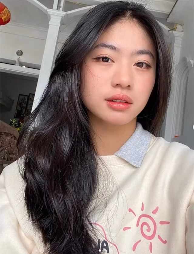 Trên trang cá nhân, nữ sinh viên Học viện Cảnh sát nhân dân đăng tải nhiều khoảnh khắc xinh đẹp đời thường đốn tim người đối diện.