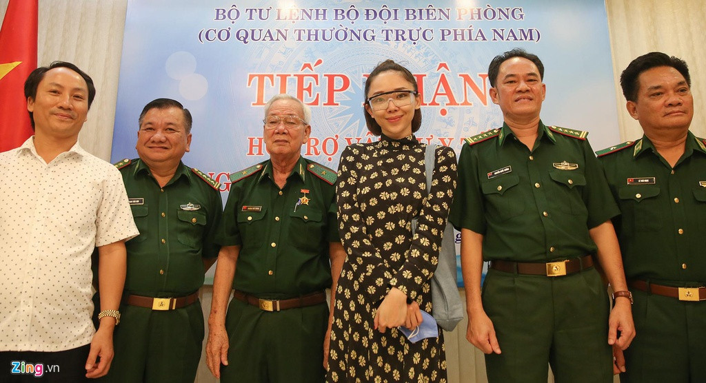 Lãnh đạo Bộ Tư lệnh Bộ đội Biên phòng miền Nam gửi lời cảm ơn tới ca sĩ Tóc Tiên. Họ mong muốn ngày càng có nhiều nghệ sĩ chung tay, góp sức cùng Chính phủ chống dịch Covid-19.