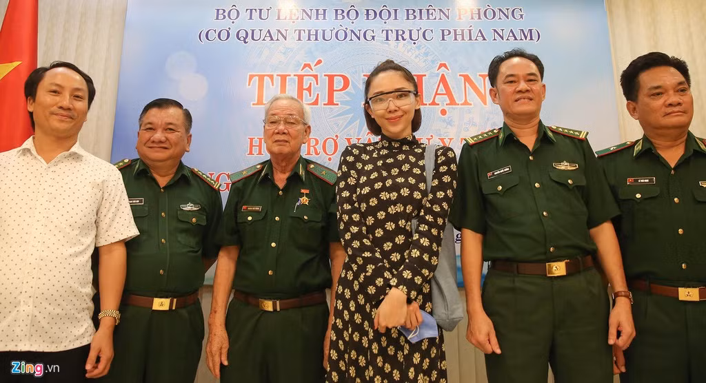 Lãnh đạo Bộ Tư lệnh Bộ đội Biên phòng miền Nam gửi lời cảm ơn tới ca sĩ Tóc Tiên. Họ mong muốn ngày càng có nhiều nghệ sĩ chung tay, góp sức cùng Chính phủ chống dịch Covid-19.