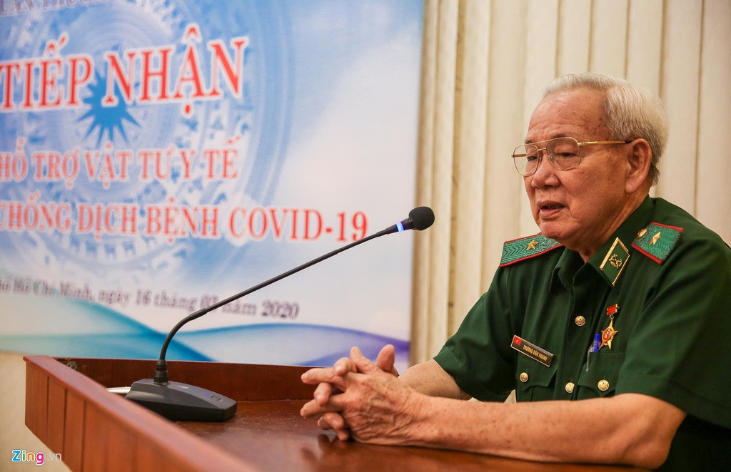 “Hiện nay, nhu cầu trang thiết bị, vật tư y tế đảm bảo yêu cầu, nhiệm vụ phòng chống dịch rất lớn và đang gặp khó khăn. Chỉ riêng bộ đội biên phòng 10 tỉnh tuyến biên giới Việt Nam – Campuchia rất thiếu thốn, đặc biệt là trang bị, kiểm soát phòng dịch tại các cửa khẩu. Nếu thời gian phòng chống dịch kéo dài, nhu cầu y tế, vật dụng ngày lúc càng khó khăn vậy”, Thiếu tướng Dương Văn Thanh nhấn mạnh.