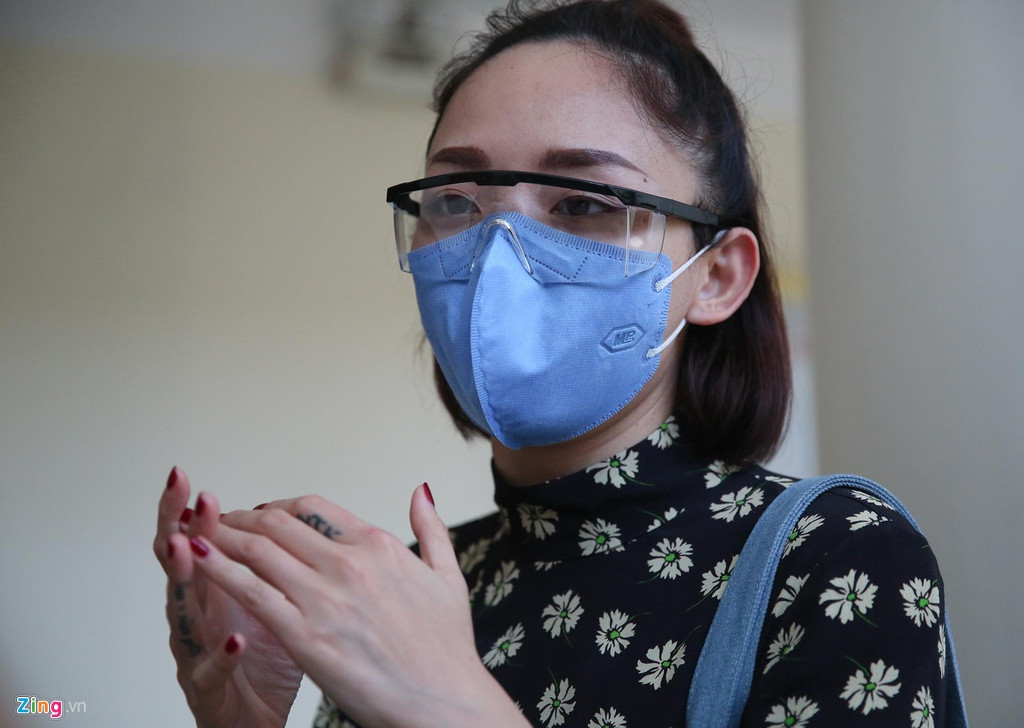 Chia sẻ với Zing.vn, Tóc Tiên cho biết cô mong muốn được góp một phần nhỏ trong việc giúp đỡ, hỗ trợ những chiến sĩ đang căng mình chống dịch Covid-19 trên cả nước. “Tôi luôn theo dõi, cập nhật tình hình mới nhất về dịch Covid-19 và biết được Chính phủ cũng như cơ quan ban, ngành của Việt Nam đang làm rất tốt để bảo đảm sự an toàn cho người dân. Tôi chúc cho các y bác sĩ, chiến sĩ đang căng mình chống dịch có sức khỏe tốt. Tôi cũng mong muốn ngày càng có nhiều mạnh thường quân, cá nhân ủng hộ, quyên góp nhiều hơn nữa để cùng nhau phòng chống dịch bệnh” cô nói.