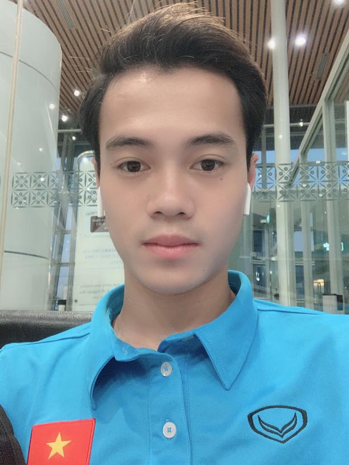 Văn Toản cũng là cầu thủ được mệnh danh là Rich Kid bởi độ chịu chơi, thường xuyên mua đồ hiệu. Anh được người hâm mộ hài hước đặt cho biệt danh "Dượng" bởi mái tóc nhuộm bạc cực kỳ "dân chơi".