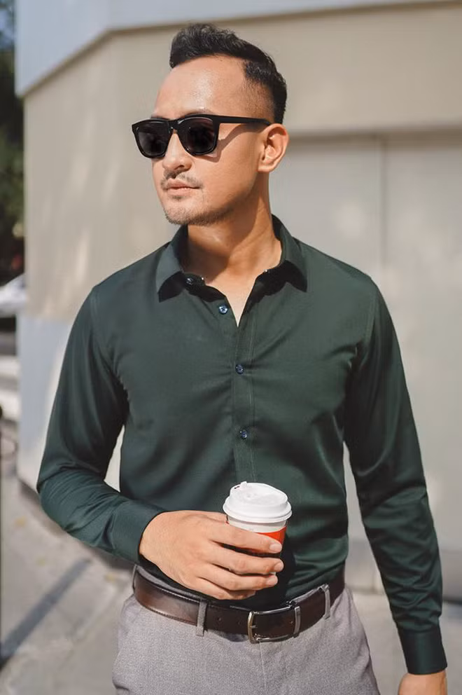 Nguyễn Nghiêm Hoàng Nam từng là du học sinh tại Mỹ. Anh sở hữu vẻ ngoài bảnh bao.