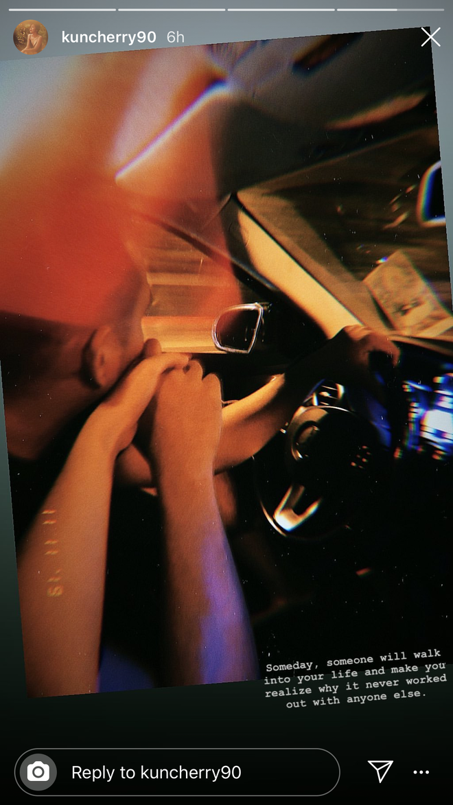 Thời gian gần đây, MC Thu Hoài thường xuyên chia sẻ hình ảnh ngọt ngào với người yêu trên trang cá nhân. Dù vậy cô nàng luôn lựa chọn góc chụp rất khoé, không hề để lộ chàng trai may mắn này.