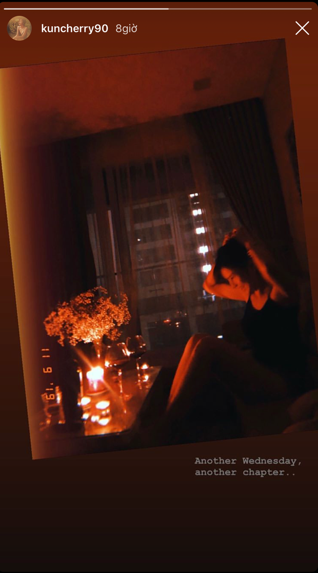 Nữ MC đài K+ cũng sử dụng ứng dụng story trên Instagram để khoe khéo người yêu. Cô nàng dành những từ ngữ có cánh để bày tỏ yêu thương như: "Someday, someone will walk into your life and make you realize why it never work out with anyone else" (Dịch: Một ngày, sẽ có ai đó bước vào cuộc đời và khiến bạn nhận ra nếu không phải là người ấy mà là một ai khác, cuộc đời sẽ không đẹp đến như vậy).