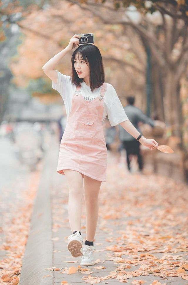 Linh cho biết sau này muốn gắn bó với nghề diễn xuất vì thật sự cảm thấy đam mê. Bên cạnh đó, cô nàng cũng cho biết không hề xao nhãng ngành học đang theo đuổi.