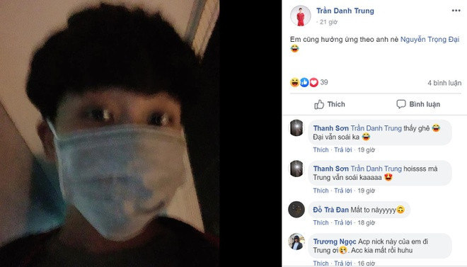 Không để kém anh kém em, Trần Danh Trung cũng đăng tải ảnh bịt khẩu trang kín mít "đú" theo Trọng Đại. Các cầu thủ thường xuyên phải xuất hiện nơi đông người, đặc biệt là khi V-League 2020 sắp khởi tranh nên việc phòng dịch corona là rất cần thiết.