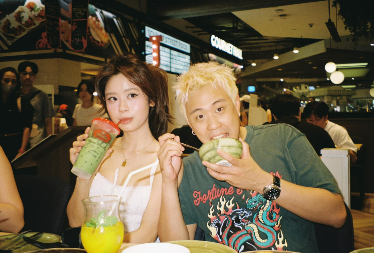 Từ ngày công khai, cả 2 thường đăng tải những khoảnh khắc tình cảm lên trang cá nhân.