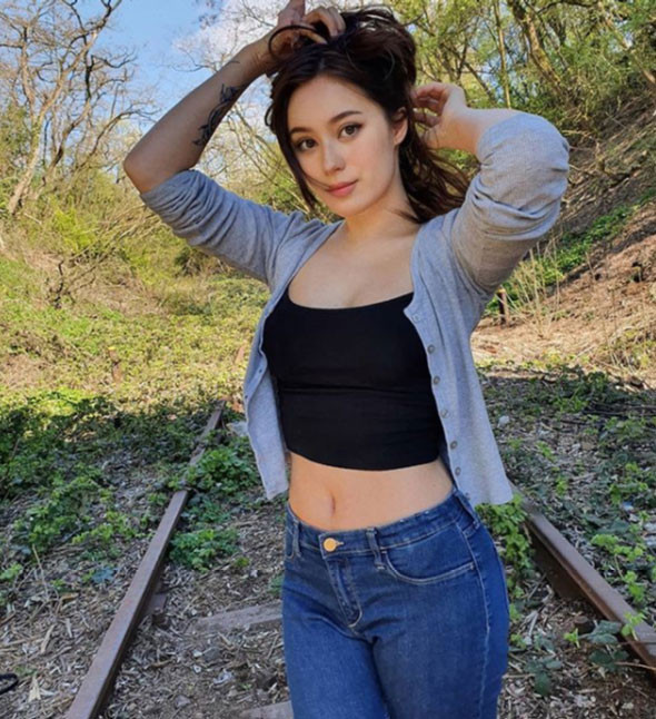 Jade Anh Ngô đã từng chia sẻ rằng, cô chưa được đến thăm Việt Nam nhiều, chỉ mới về đây 1 lần cách đây gần 2 năm. Cô cũng không thành thạo tiếng Việt, mà chỉ nói được tiếng Đức và Anh.