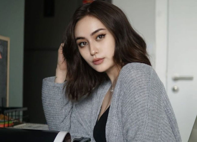 Các hình ảnh hay clip mà Jade Anh Ngô cập nhật đều thu hút hàng chục ngàn lượt thích. Đa phần bình luận đều yêu thích vẻ đẹp lai của cô.