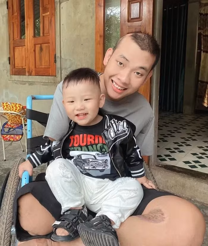 Vất vả là vậy nhưng nụ cười luôn ở trên môi gia đình nhỏ.