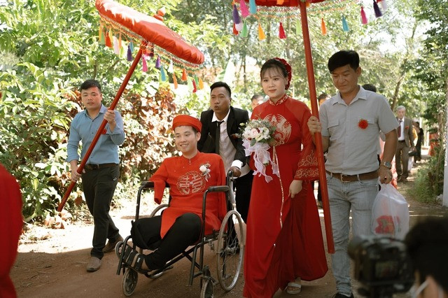 Biến cố xảy đến đã khiến mọi thứ rẽ đi hướng khác, lúc này, Ngân phải đối diện với sự phản đối của gia đình, lời khuyên của mọi người về việc nên chấm dứt với Tiền.