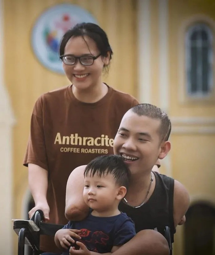 Khoảng gần 1 năm sau ngày Tiền gặp nạn, cặp đôi tổ chức đám cưới. Đến hiện tại, cặp đôi đã có một bé trai kháu khỉnh, đáng yêu.