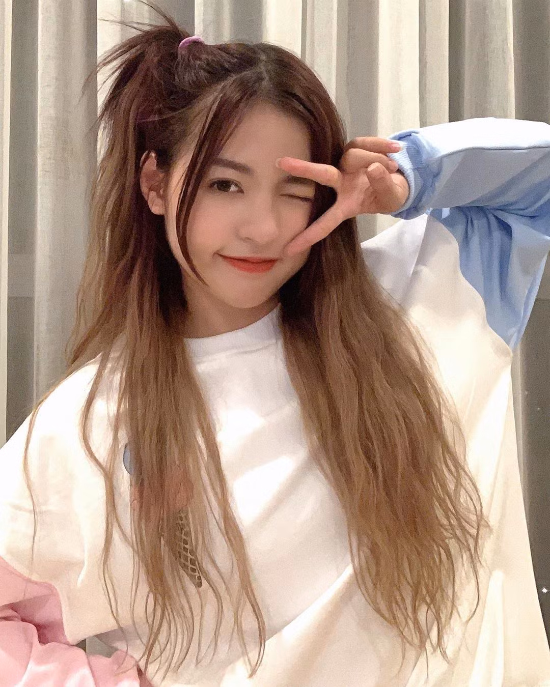 Bên cạnh đó, đại diện của hot girl Tik Tok cũng giải thích thêm về việc Thanh Tâm hút vape: "Bức ảnh này đã được chụp từ một năm trước. Khi được hỏi là có hút vape không thì Tâm đã lấy của một người bạn cầm lên để chụp ảnh cũng vì mục đích vui vẻ. Mình biết là hình ảnh này không đẹp và nó là điều mà Tâm cần rút kinh nghiệm".