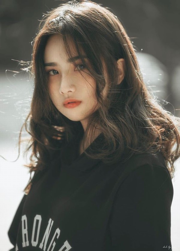 Nhờ vẻ ngoài xinh đẹp nên từ năm lớp 9, Thanh Hằng đã được mời làm mẫu ảnh cho một số studio. Cô gái xinh đẹp cảm thấy rất yêu thích công việc này và hy vọng rằng khi lên đại học sẽ có thêm cơ hội để theo đuổi nghề mẫu ảnh.