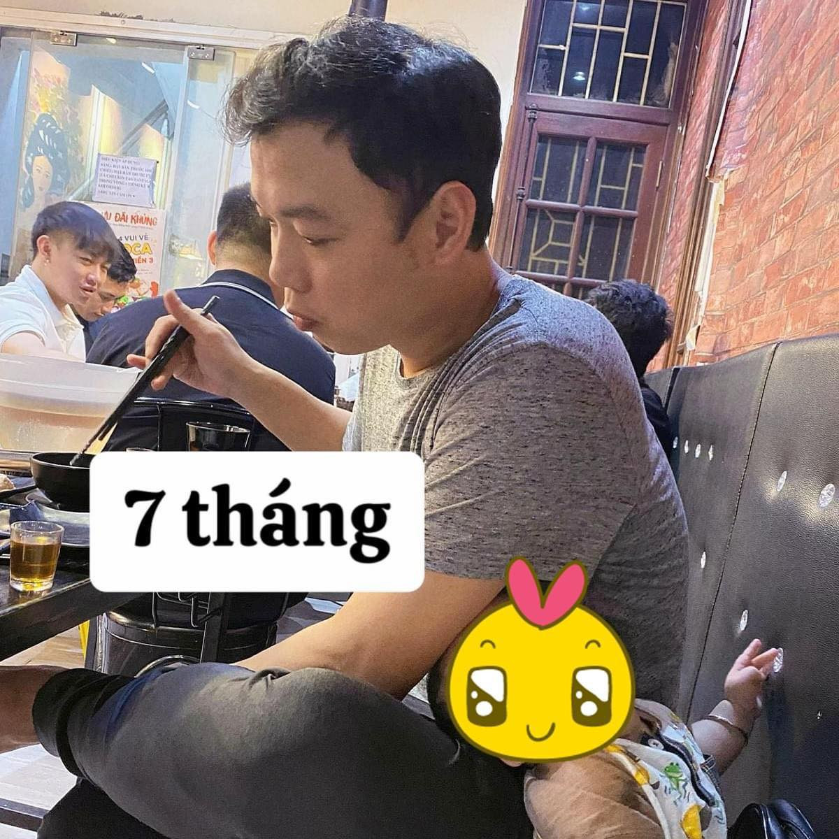 Con được 7 tháng, gia đình có thêm 1 chiếc đuôi bé xinh, đi đâu cũng phải đưa đi cùng.