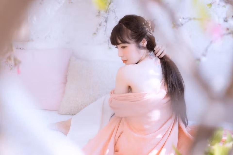 Dù đã hoạt động trong làng giải trí nhiều năm nhưng tên tuổi của Elly Trần chưa bao giờ có dấu hiệu hết hot. Ảnh sử dụng trong bài: FBNV.