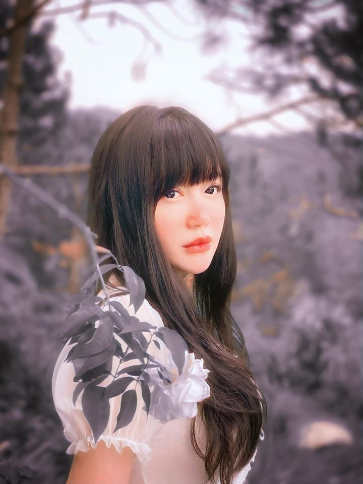 Những năm gần đây, bên cạnh sự nghiệp do chính bản thân gây dựng, Elly còn được chú ý khi sinh ra hai nhóc tì cực kỳ đáng yêu với những cái tên khiến người nghe cảm thấy "sướng tai" là Túc Mạch và Mộc Trà.