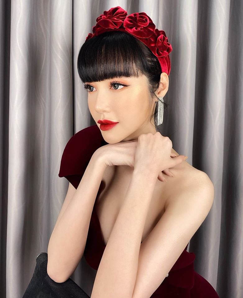 Dù đã ngoài 30 tuổi nhưng Elly Trần vẫn sở hữu nhan sắc xinh đẹp, trẻ trung. Đặc biệt là body nóng bỏng của cô vẫn khiến các thiếu nữ ghen tỵ.