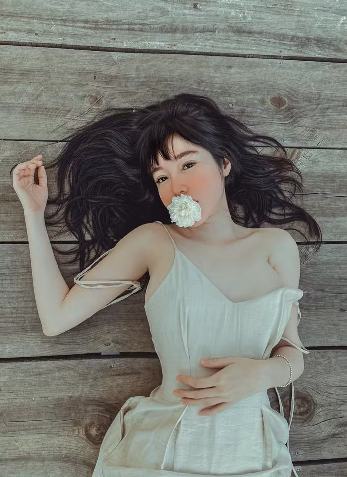 Theo chia sẻ, Elly Trần ngã cầu thang mấy ngày trước, thấy đau nhức vai nhưng do chủ quan nên không đi khám. Tuy nhiên, tình hình đau buốt không thuyên giảm khiến cô nàng buộc phải tới bệnh viện kiểm tra.