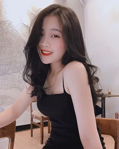 Hoàng Anh và Văn Hậu công khai tình cảm vào tháng 4/2019 và được đánh giá là đẹp đôi bậc nhất làng bóng đá Việt.