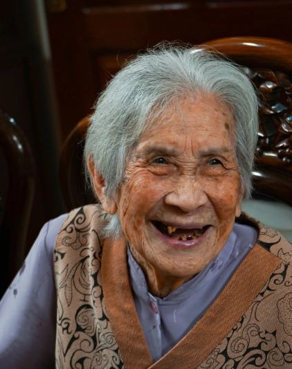 Nhiều netizen đã không khỏi xuýt xoa: "Đúng là mỹ nhân toát lên từ khí chất, dù ở bao nhiêu tuổi đi chăng nữa vẫn không ảnh hưởng đến thần thái".