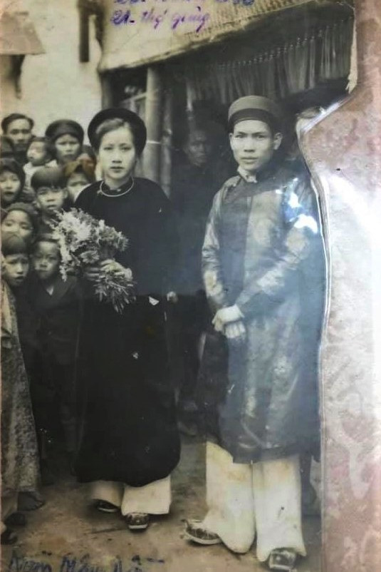 Đến tuổi cập kê, cô gái Băng Tâm năm ấy được gả cho một công tử con nhà giàu xứ Kinh Kỳ theo lễ giáo "môn đăng hộ đối". Hình ảnh hiểm hoi ghi lại đám cưới cùng khiến nhiều người trầm trồ vì sự giàu có xa hoa.