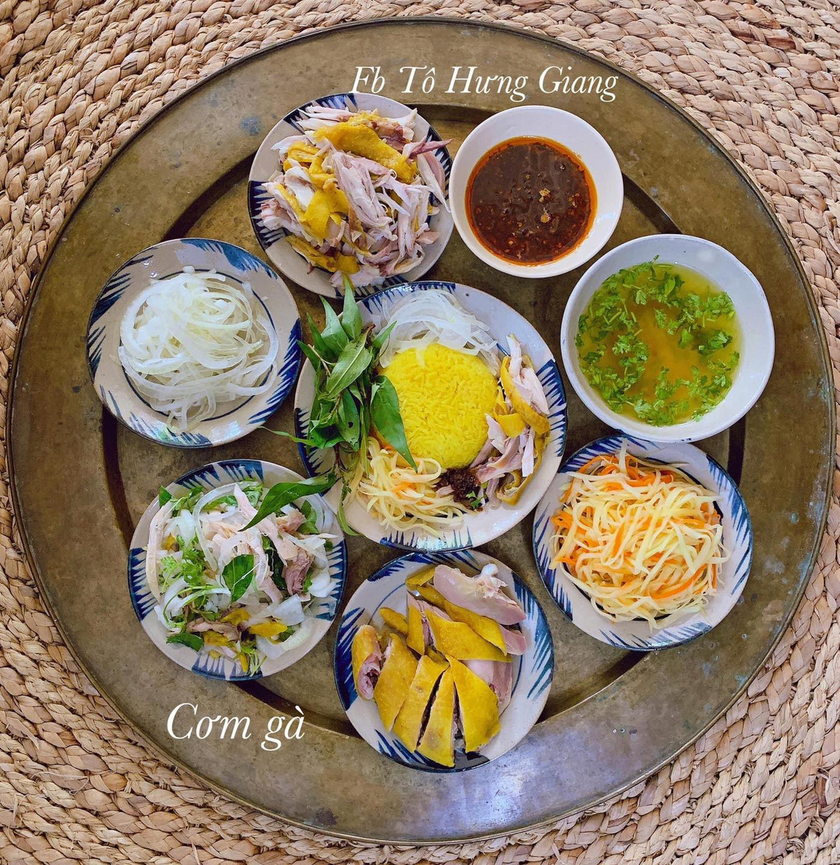 Nhìn đĩa gà vàng ươm có ai thèm không nào?