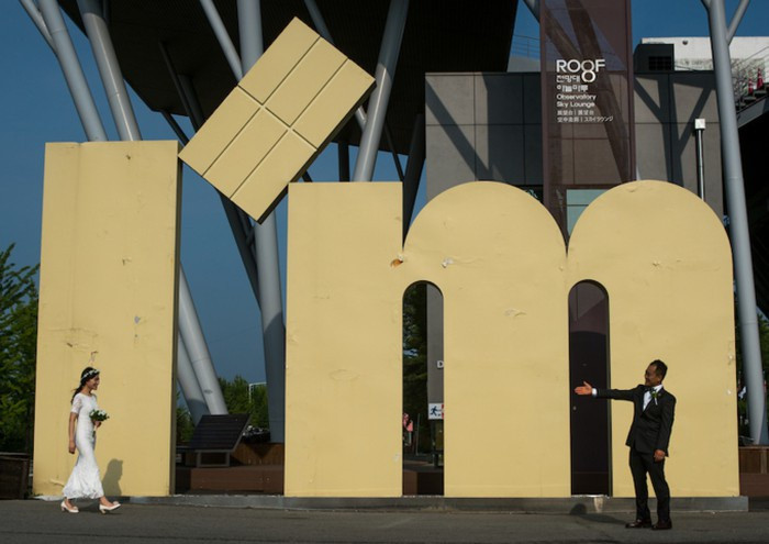 Ban đầu, Juyeon vẫn còn e ngại với người đàn ông Triều Tiên vô tình quen biết. Thế nhưng sự đồng điệu trong tâm hồn giúp cặp đôi ngày càng gần nhau hơn.