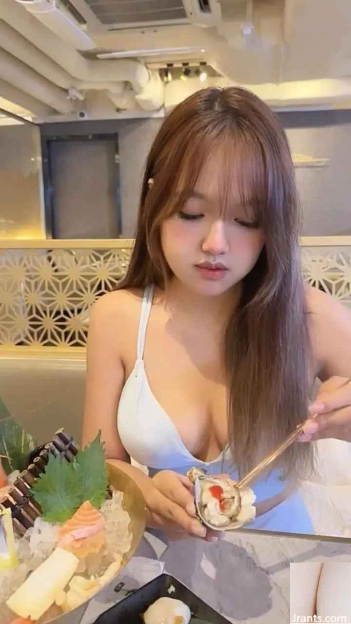 Sau nhiều lần nghi ngờ bạn trai cũ đang theo dõi mình sát sao, Ôn Tử Nhã quyết định cắt đứt liên lạc với anh chàng.