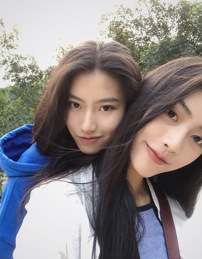 Hiện nay, Thính Vũ đã là người mẫu đến từ Phúc Kiến còn Nhiếp Nguyệt lại đang du học ở Thái Lan. Dù chấp nhận cuộc sống yêu xa nhưng cặp đôi đồng tính thường xuyên thu xếp để có những chuyến du lịch bên nhau. Cả hai còn khiến dân mạng phải trầm trồ bởi phong cách thời trang cực kì cool ngầu, cá tính của mình.